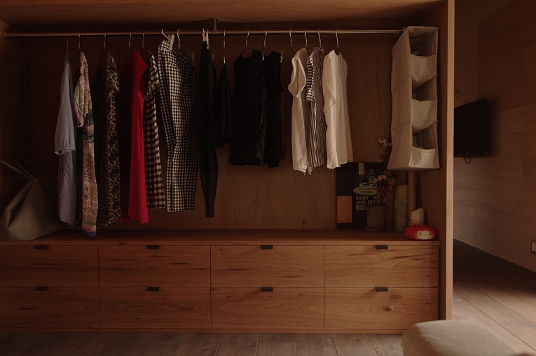 wardrobe chest